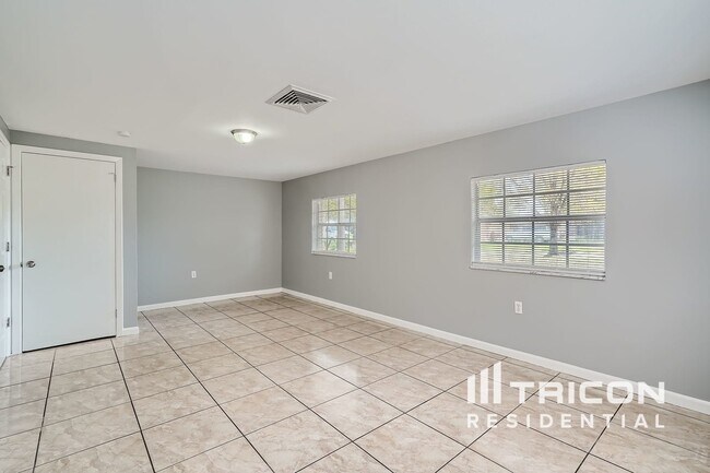 Building Photo - 513 Oakhurst St