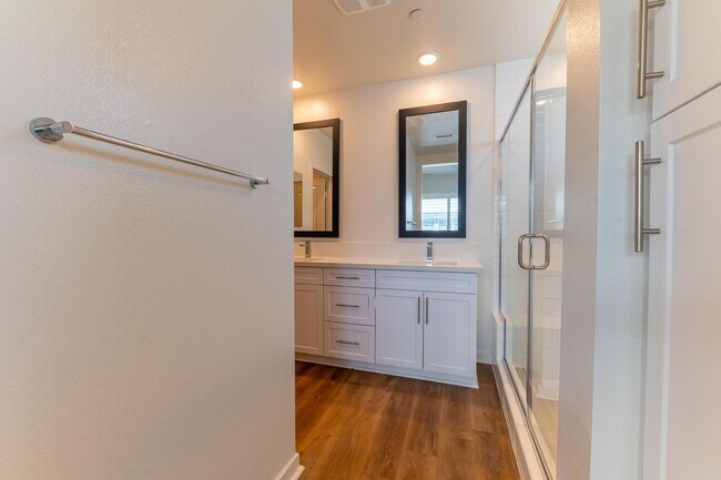 Building Photo - Otay Ranch  3 bd /2 ba Newer Condo w Garage, Laundry + More!