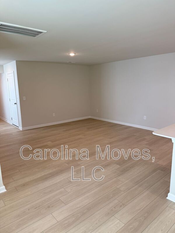 Building Photo - 820 Sandbach Rd