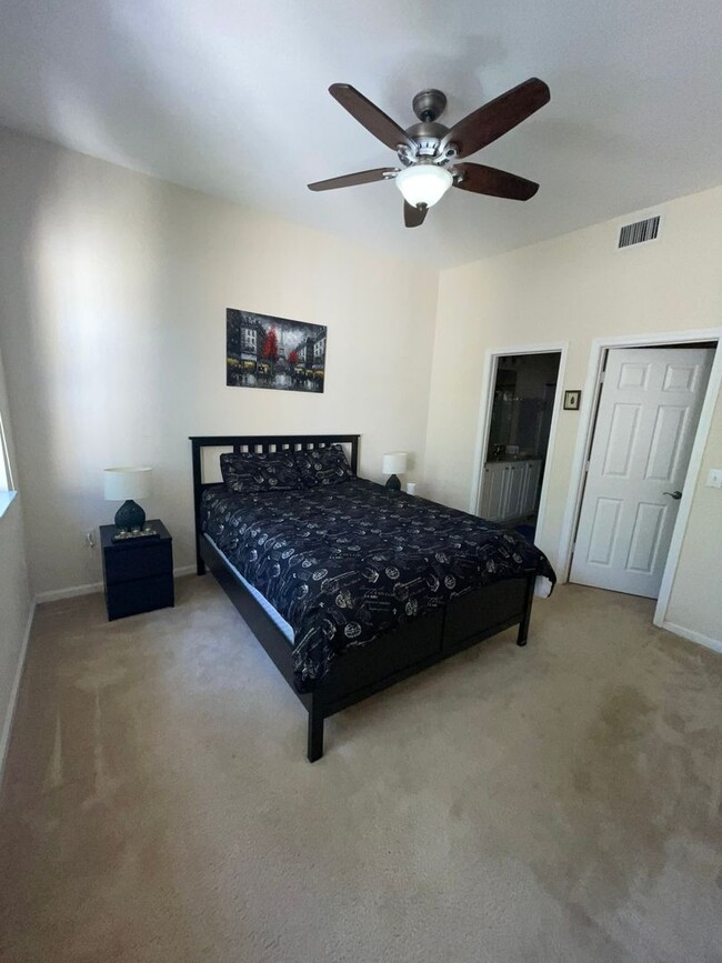 Building Photo - Furnished End Unit 2 Bedroom 2 Bath 2nd fl...