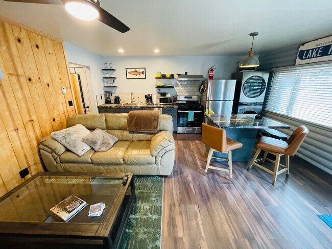 Building Photo - Fully Furnished 1 bed 1 bath unit availabl...