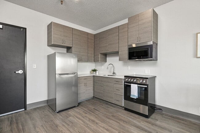 Building Photo - Available NOW!  1 bed 1 bath apartment