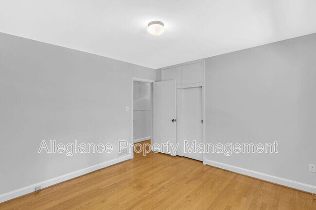 Building Photo - 3548 N Valley St