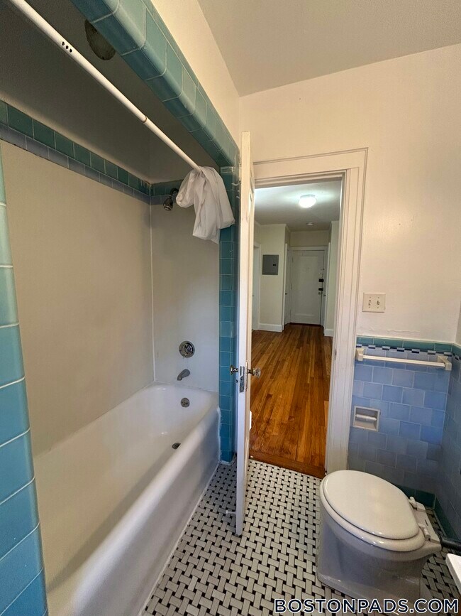 Building Photo - 2045 Commonwealth Ave