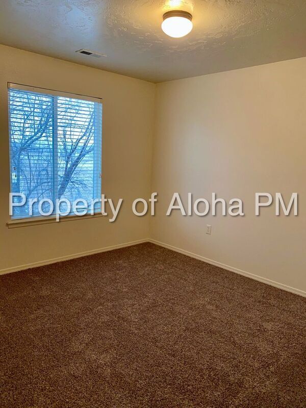 Building Photo - 1033 W Pine Ave