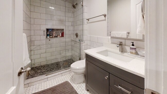 Building Photo - 125 Beacon St