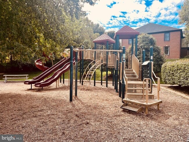 Building Photo - 2 Bailiffs Ct