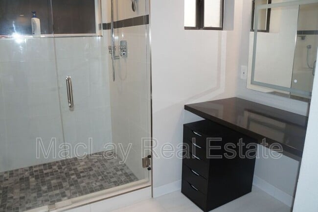 Building Photo - 5756 W Del Rio St