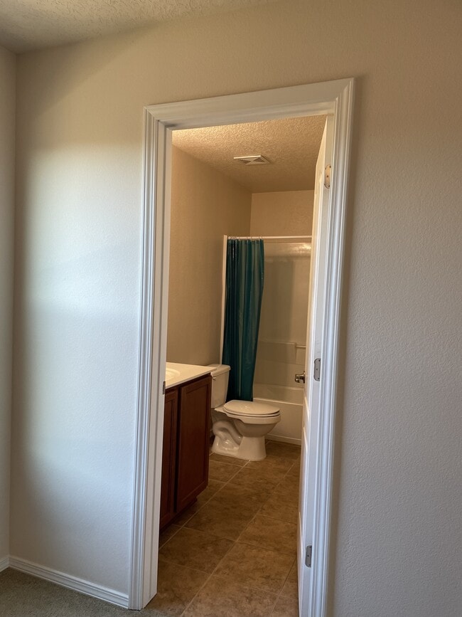 Building Photo - 2230 Vista de Colinas Dr SE