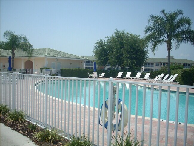 Building Photo - Modern 2BD/2BA Condo in Gondola Park