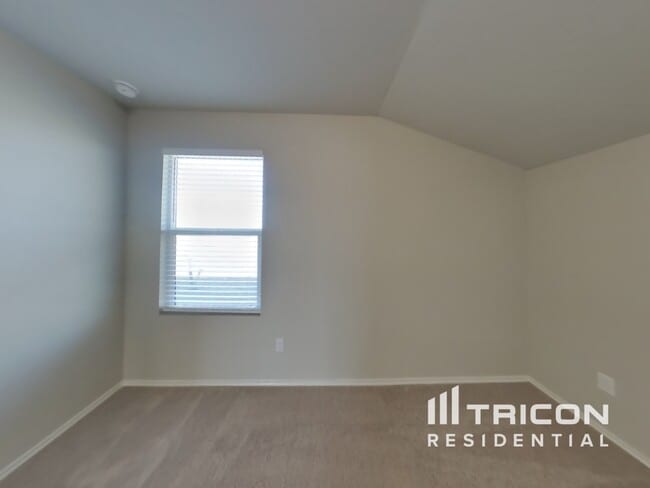 Building Photo - 5221 Saddle Clb Dr