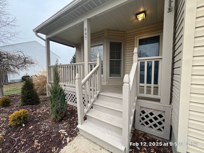 Building Photo - Adorable, updated Pickerington 3 BR Home