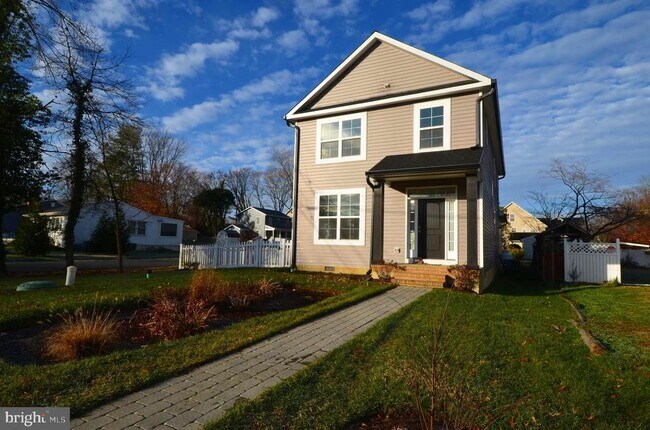 Building Photo - 3541 Oak Dr