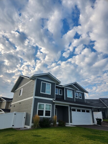 Building Photo - 302 Cottage Dr