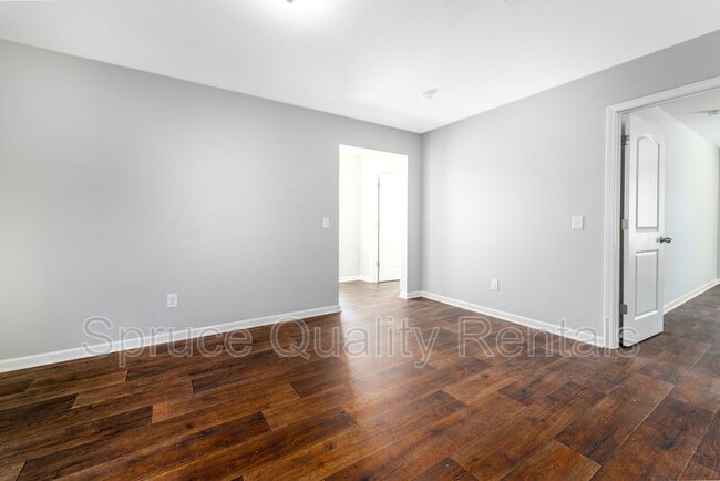Building Photo - 411 Quick Silver Dr