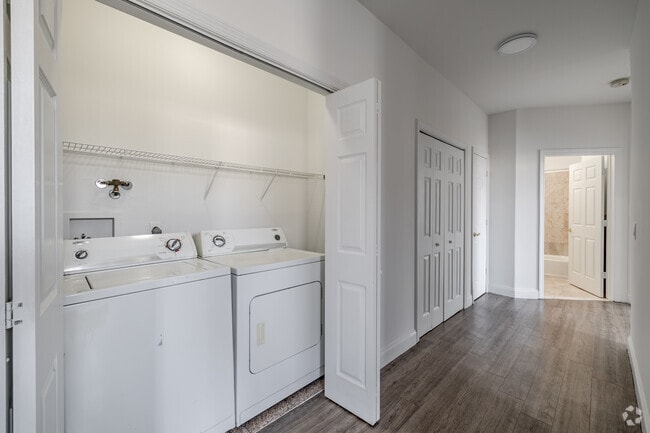 2BR, 2BA - 1,166SF - Washer/Dryer - 650 Park Avenue