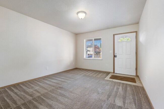 Building Photo - Spacious 4-Bedroom Home in SE Portland