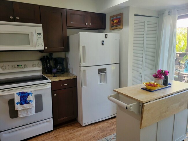 Building Photo - 202 Pinebrook Dr