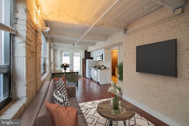 Building Photo - 1501 Locust St