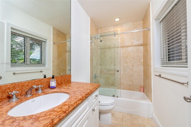 Building Photo - 760 Glenridge Rd