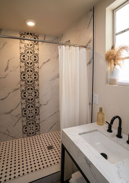 Building Photo - 112 E 16th St