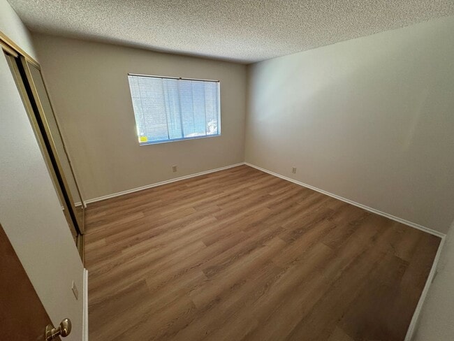 Building Photo - Spacious Central Ventura Home