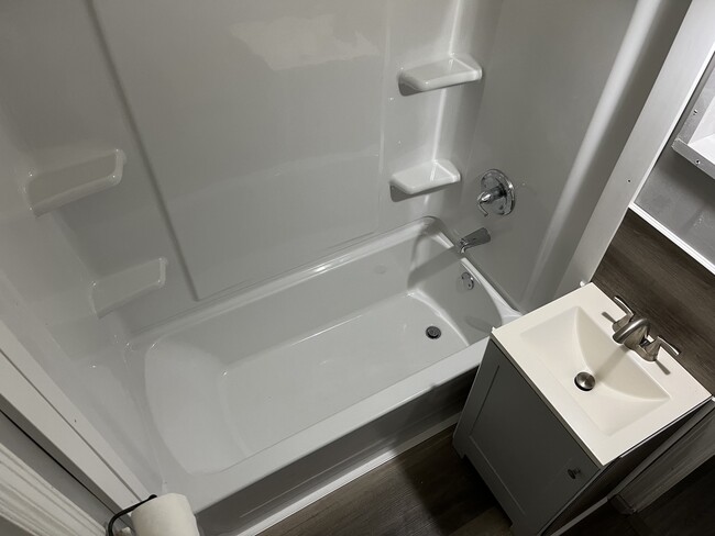 Building Photo - 1013 W Chase St