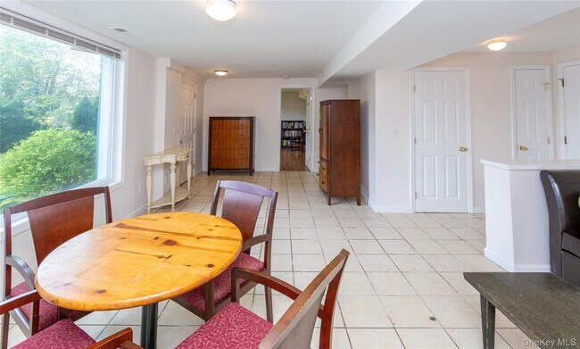 Building Photo - 24 Crescent Dr