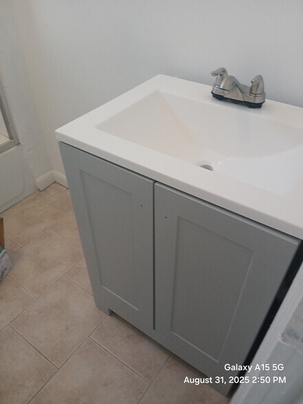 Building Photo - 247 Elm St