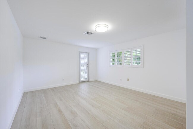 Building Photo - 336 Marlborough Pl