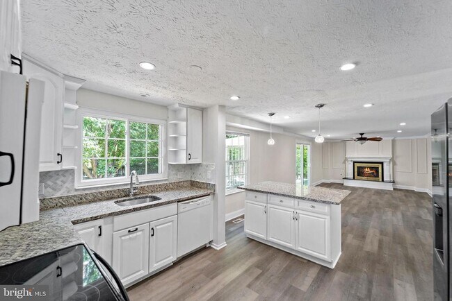 Building Photo - 12312 Streamvale Cir