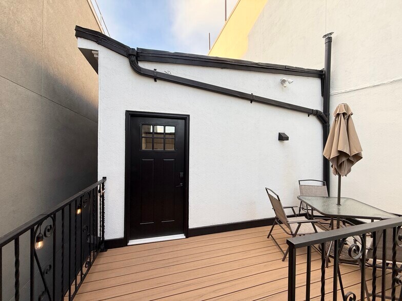 Exterior - 2504 E York St