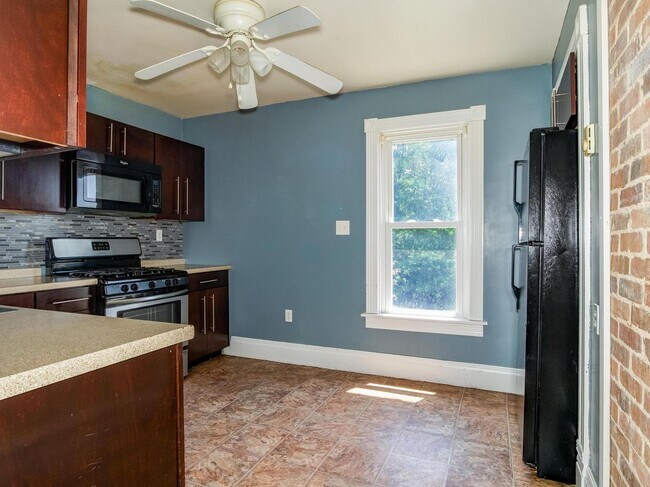 Building Photo - 506 Bryan Ave