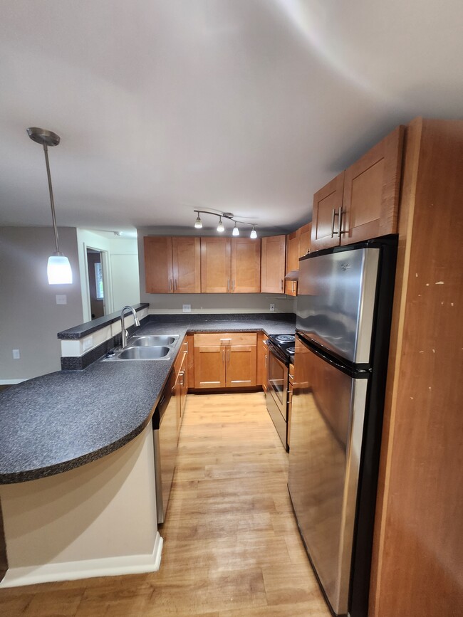 Building Photo - 3801 Ravens Crest Dr
