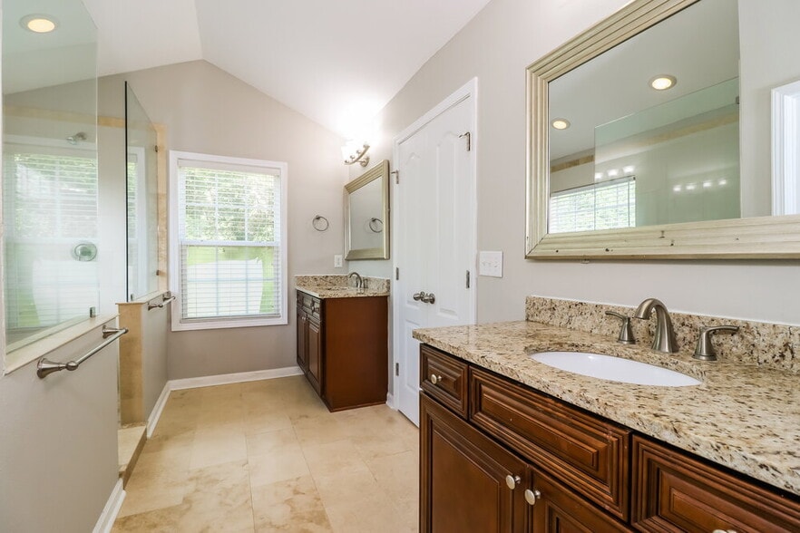 Building Photo - 6682 Silk Tree Pointe
