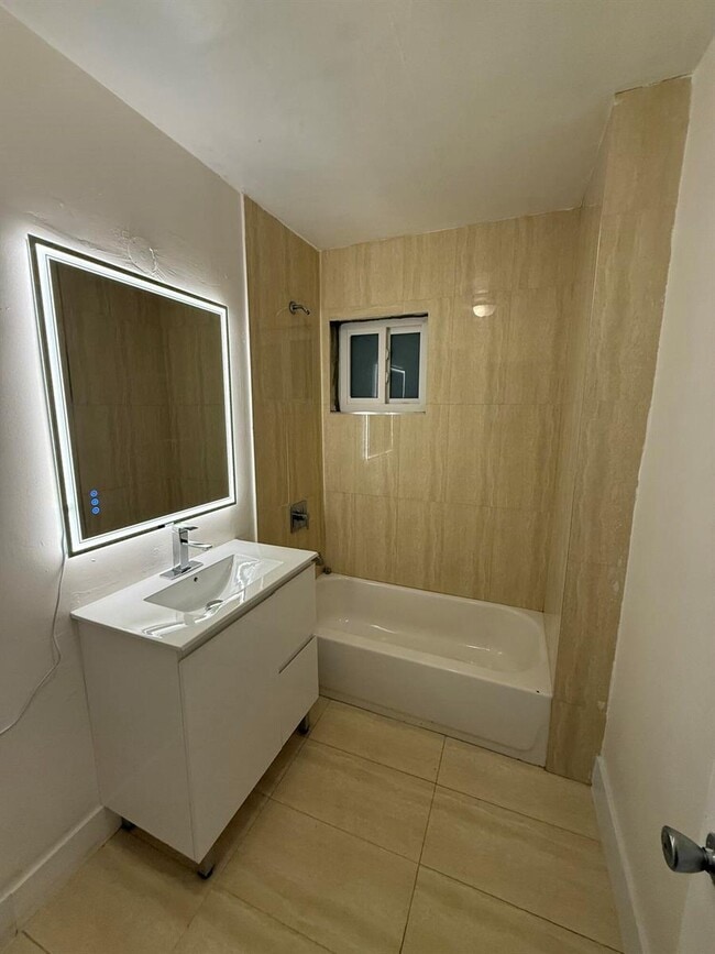 Building Photo - 2336 NW 35th St