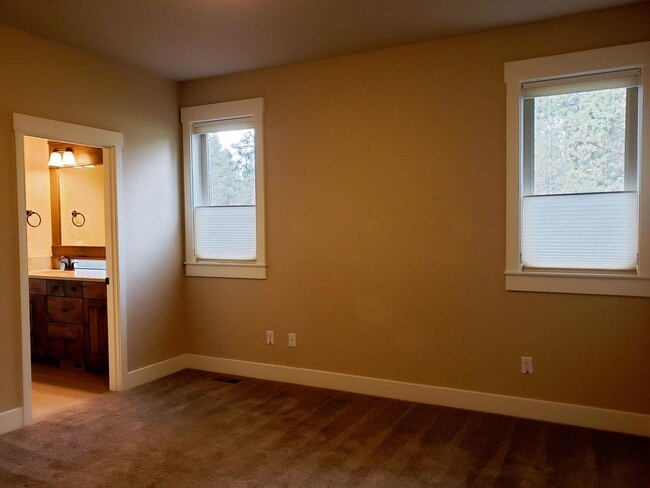 Building Photo - 20863 Gateway Dr