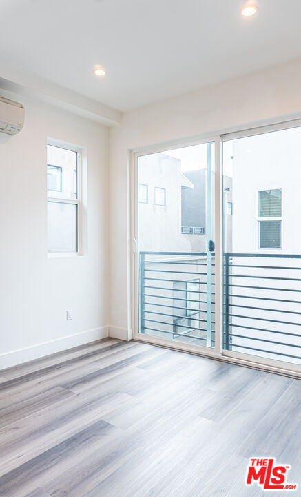 Building Photo - 525 Normandie Ave