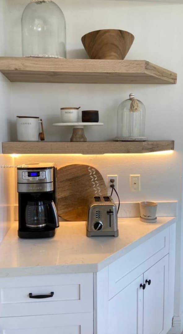 Building Photo - Beautiful 3 bedroom unit furnished for Ren...