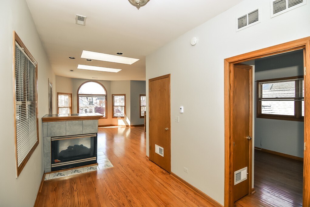 Building Photo - 3713 N Janssen Ave
