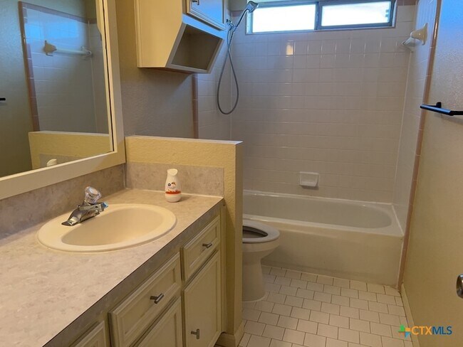 Building Photo - 3906 Lone Oak Dr