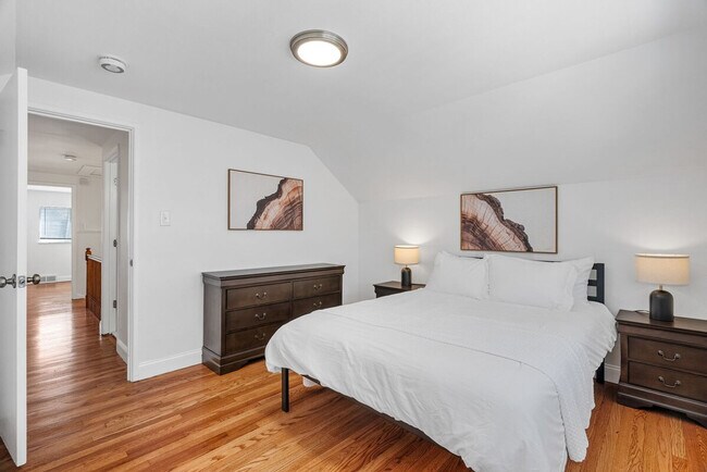 Building Photo - 5382 Kings Park Dr