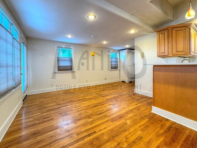 Building Photo - **COMING SOON** Spacious Windmill Studio Unit