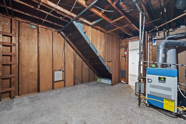 Building Photo - 30 Doran St