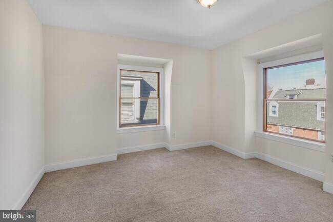 Building Photo - 4841 Cedar Ave