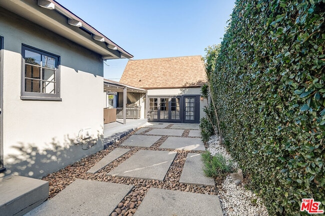 Building Photo - 4930 Strohm Ave