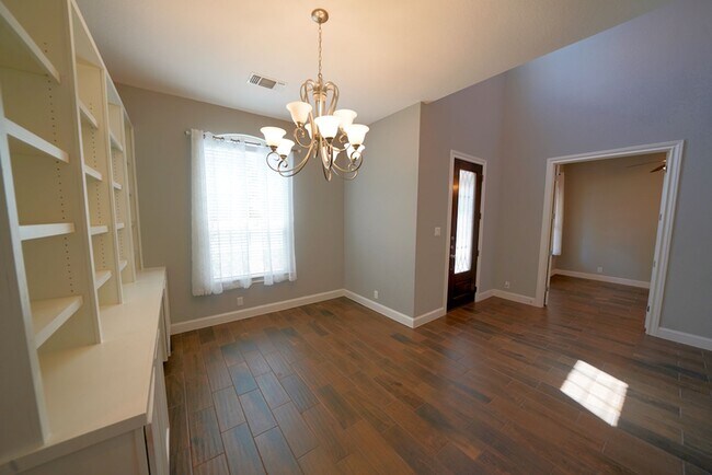 Building Photo - Executive Style Rental Now Available in Bo...
