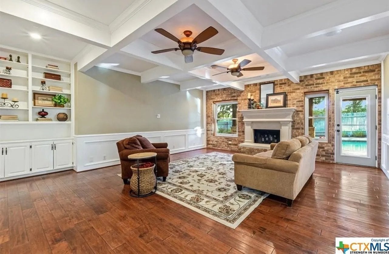 Building Photo - 3069 Summit Dr