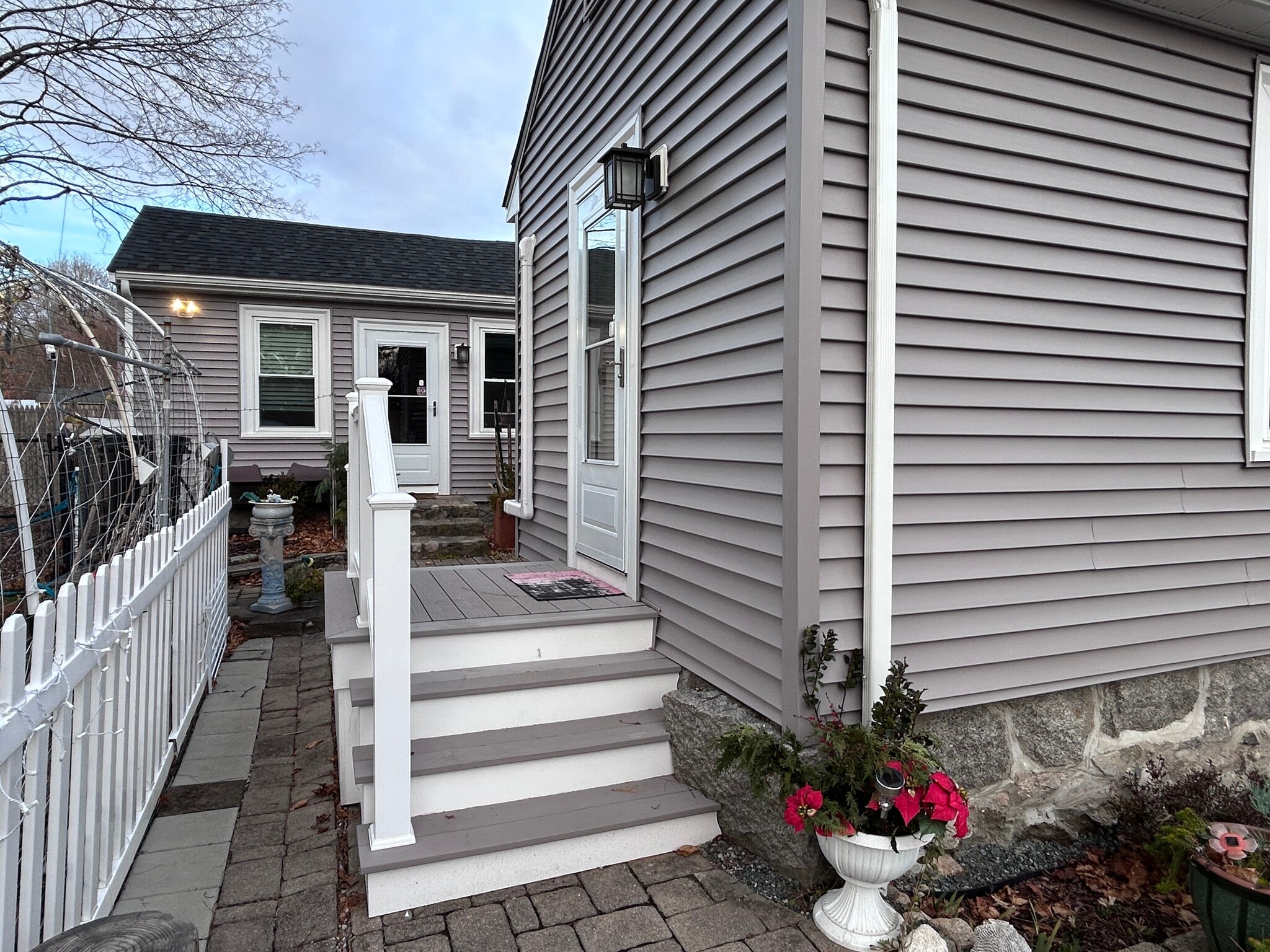 Backdoor - entrance - 29 Lakeview Rd