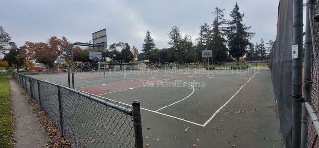 Building Photo - 1411 Hillsdale Ave